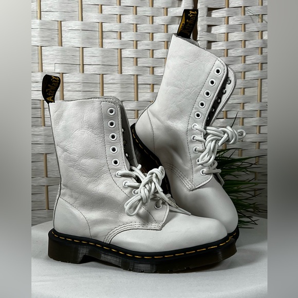 Dr. Martens Shoes - NWOT- Dr. Martens White 1460 Pascal White Soft Leather Ankle Boots- Size 6